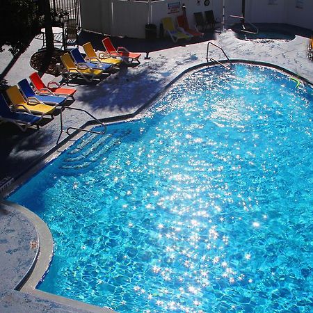 Ramada By Wyndham Kissimmee Downtown Hotel ภายนอก รูปภาพ