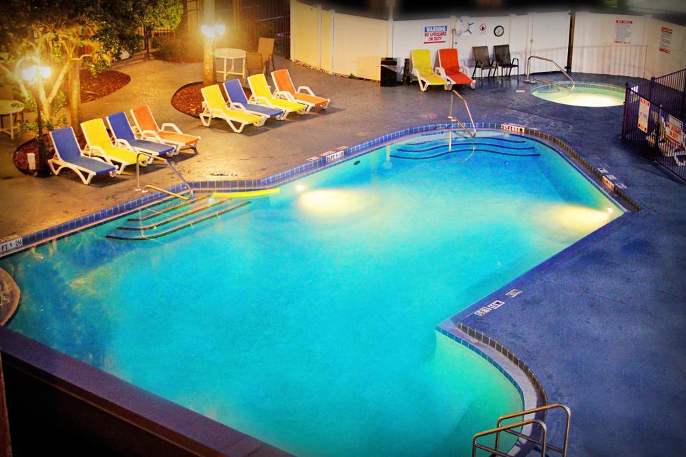 Ramada By Wyndham Kissimmee Downtown Hotel ภายนอก รูปภาพ