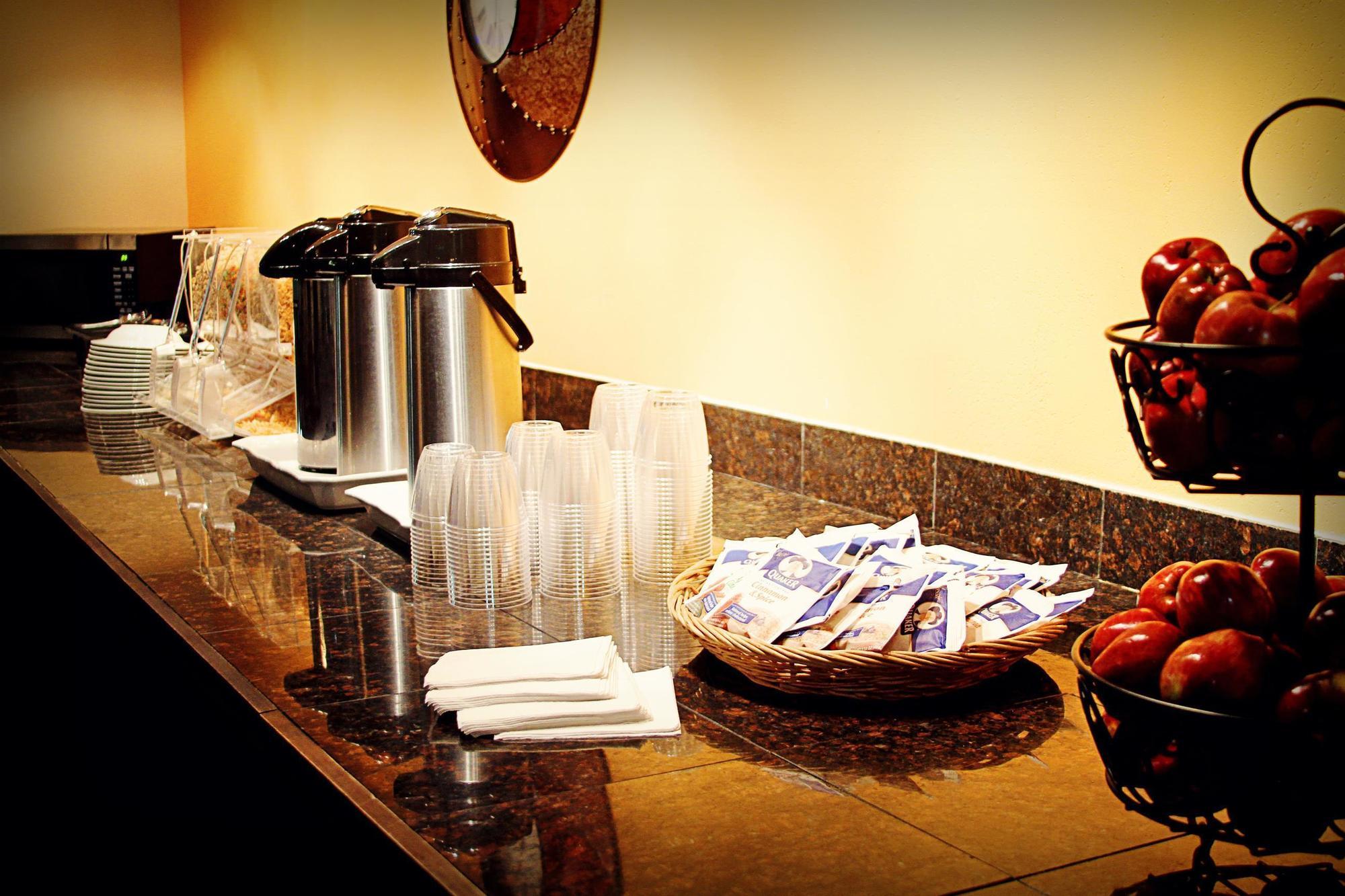Ramada By Wyndham Kissimmee Downtown Hotel ภายนอก รูปภาพ