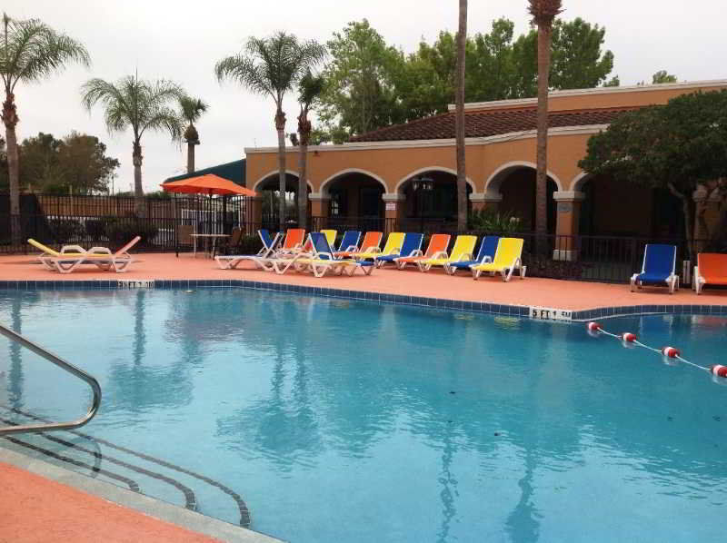 Ramada By Wyndham Kissimmee Downtown Hotel ภายนอก รูปภาพ