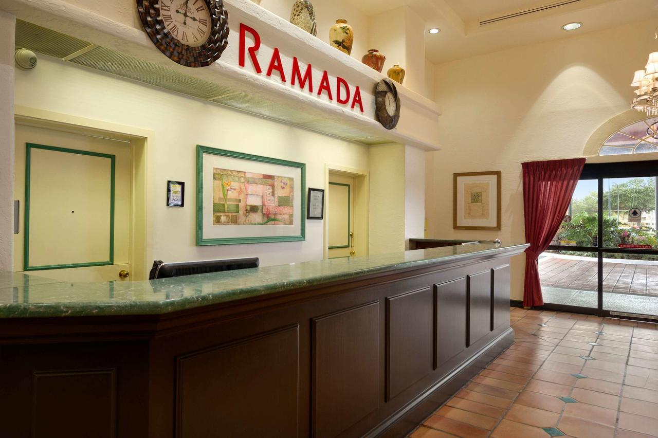 Ramada By Wyndham Kissimmee Downtown Hotel ภายนอก รูปภาพ