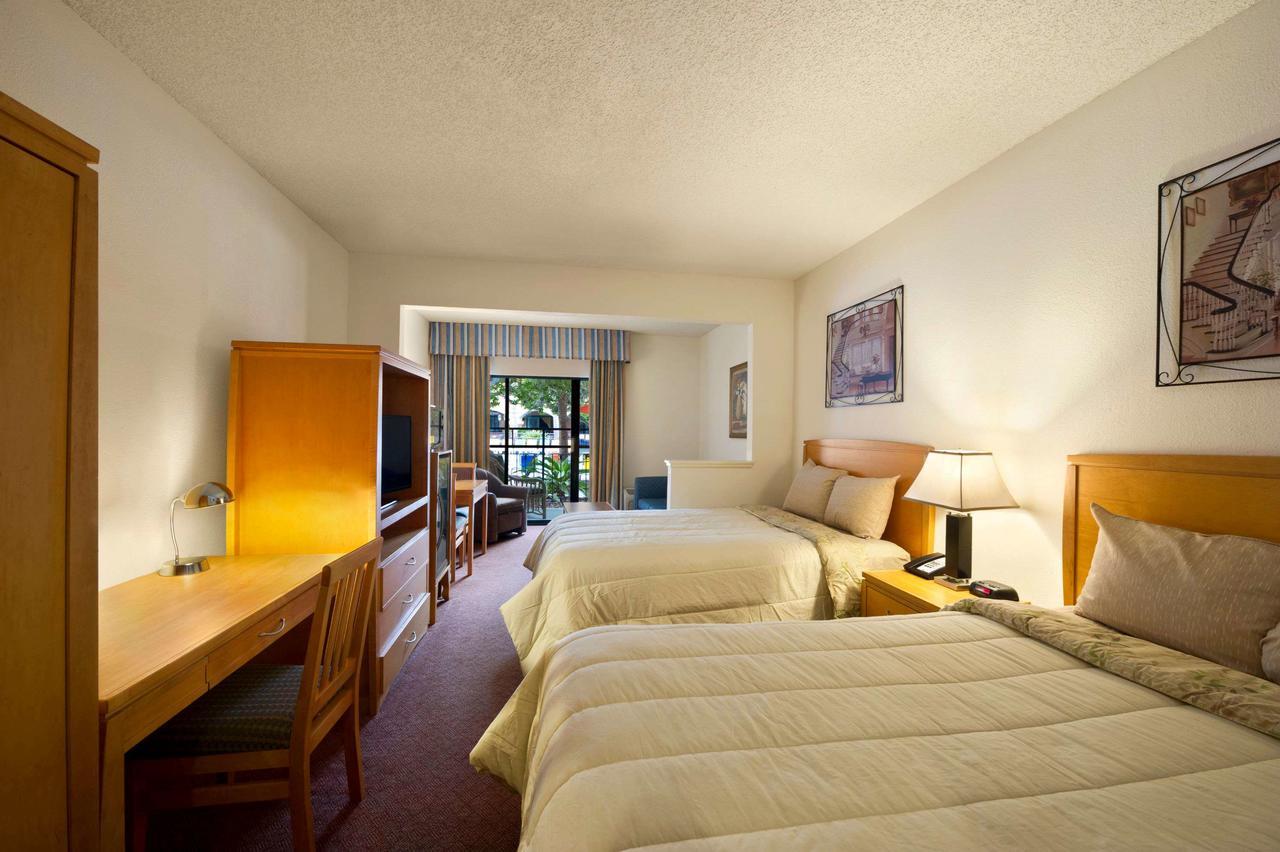 Ramada By Wyndham Kissimmee Downtown Hotel ภายนอก รูปภาพ